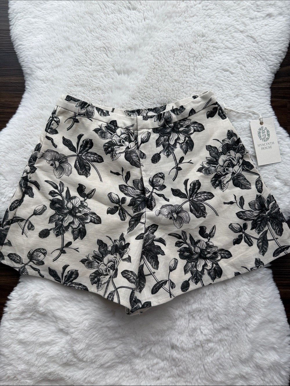 NWT Hyacinth House Floral Print Shorts Cream/Black size XXS